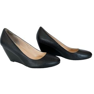 COLE HAAN BLACK SNAKESKIN WEDGE HEEL ROUNDED TOE SIZE 9.5 OFFICE WORK BUSINESS